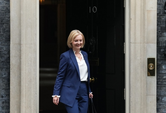 Liz Truss Exit Date Odds: PM slashed to 1/2 to leave in 2022