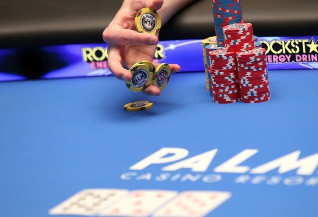 How to play online poker with friends
