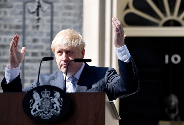 No-deal Brexit now EVEN MONEY as Boris Johnson asks Queen to suspend Parliament