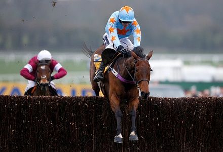 Sensational Un De Sceaux flies home in Ryanair Chase