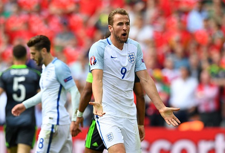 Robbie Fowler: Expect Roy to revert back to Kane up top